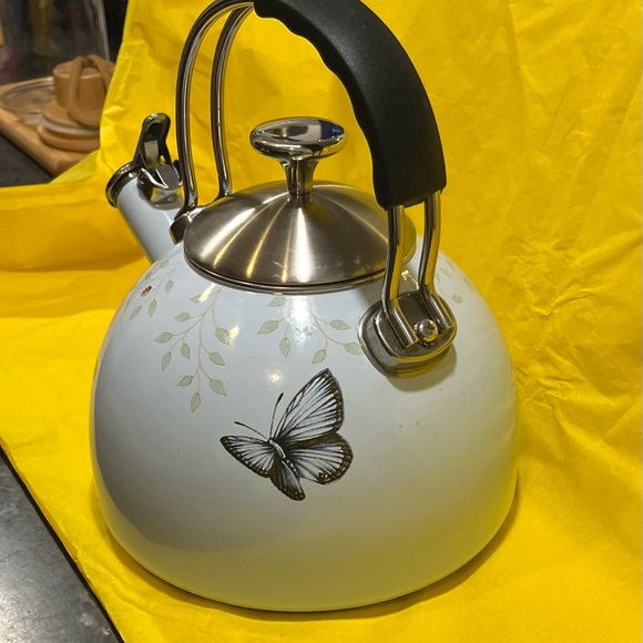 Lenox Butterfly Meadow Blue 12 piece Dinnerware set BONUS Tea Kettle - Picture 8 of 10